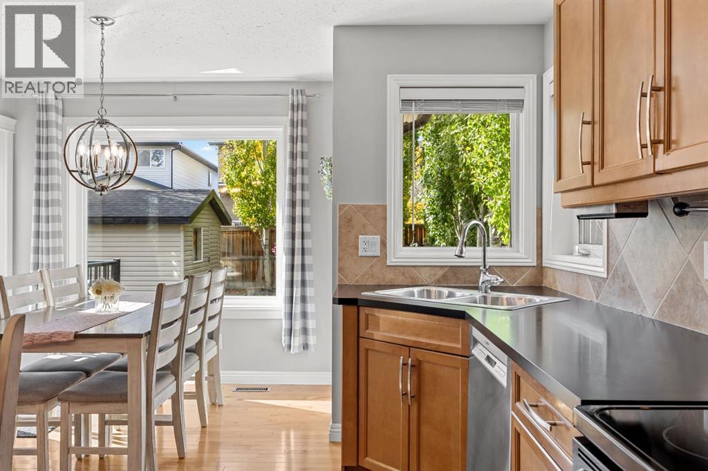 176 Royal Oak Terrace NW