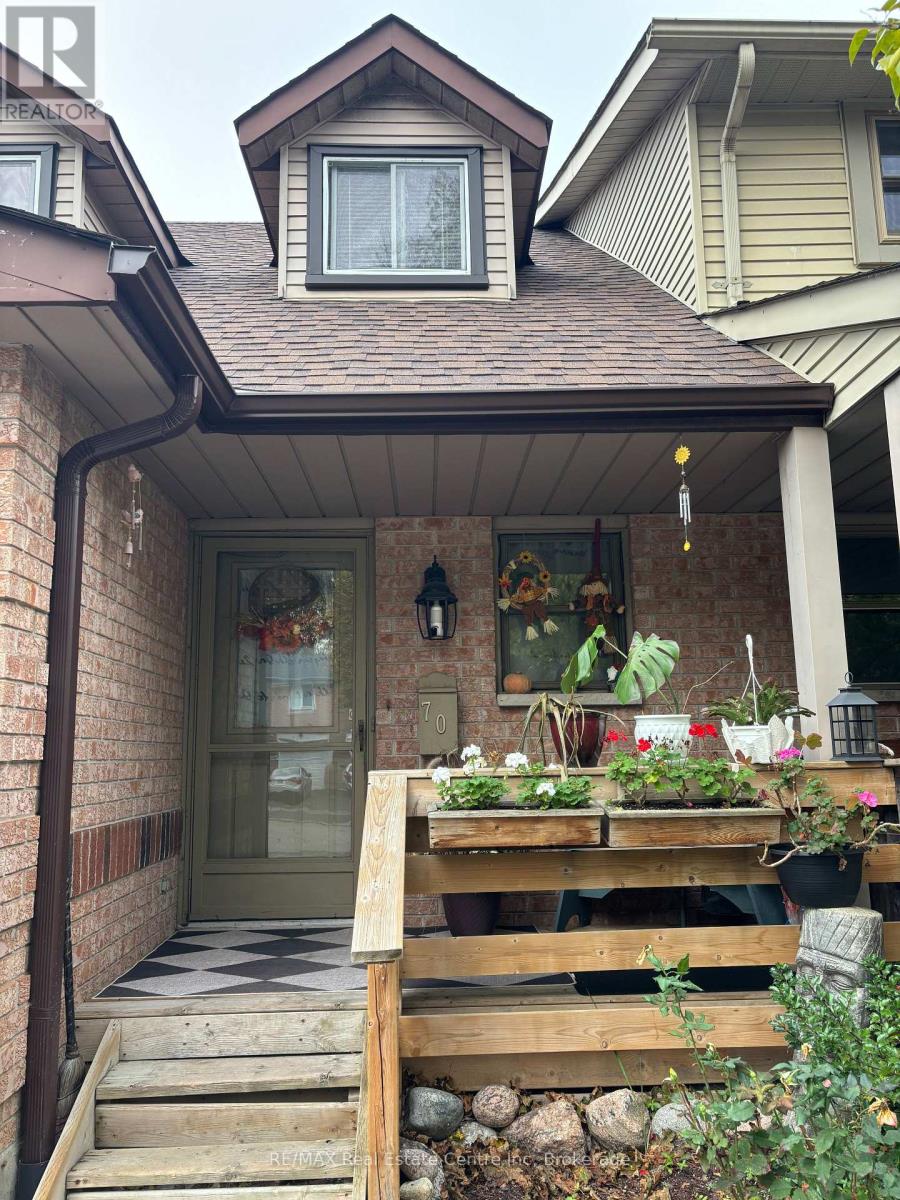 70 Grandridge Crescent, Guelph, Ontario  N1H 8G3 - Photo 2 - X14034180