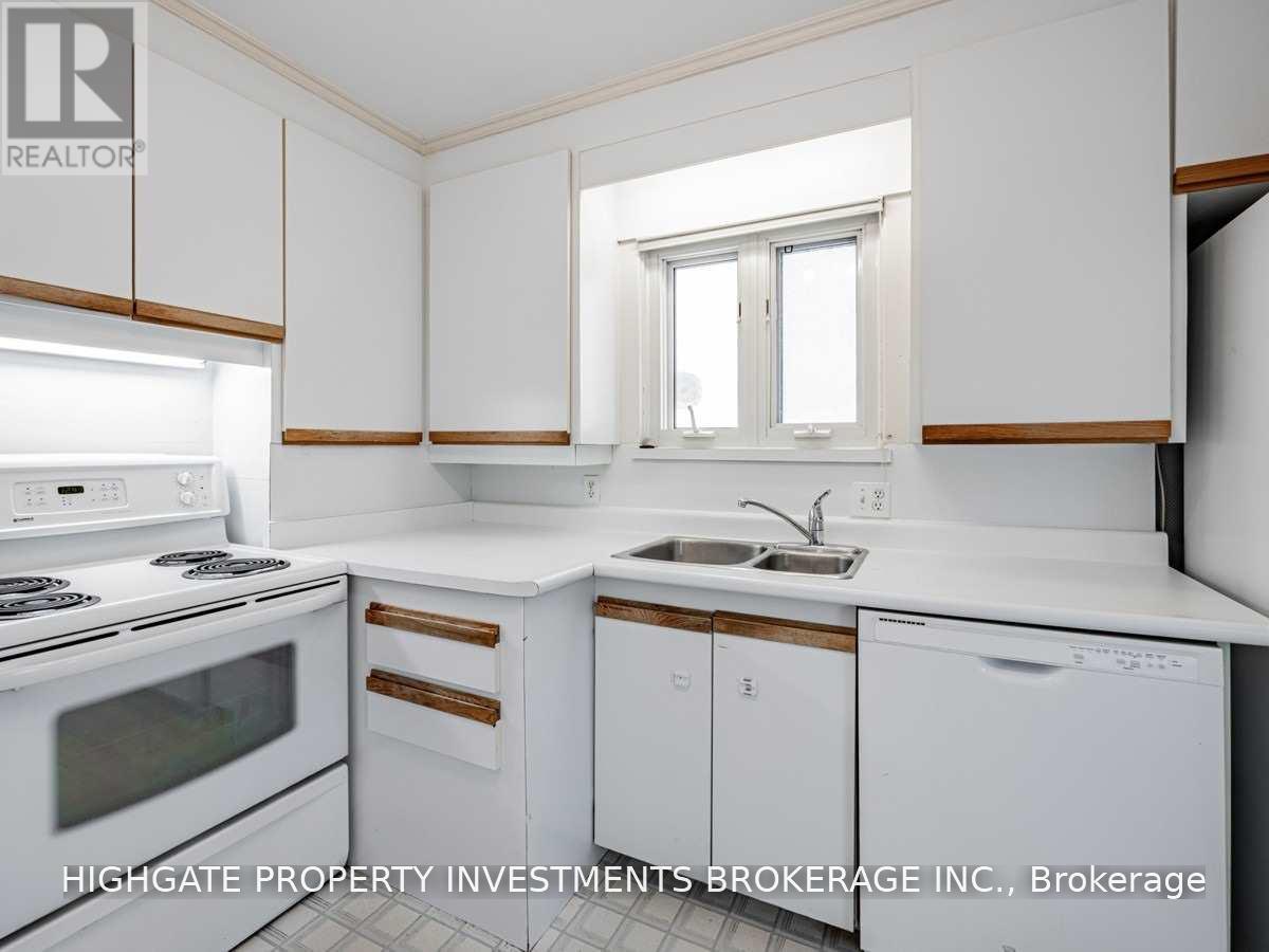 323 Rumsey Road, Toronto, Ontario  M4G 1R6 - Photo 15 - C14034108