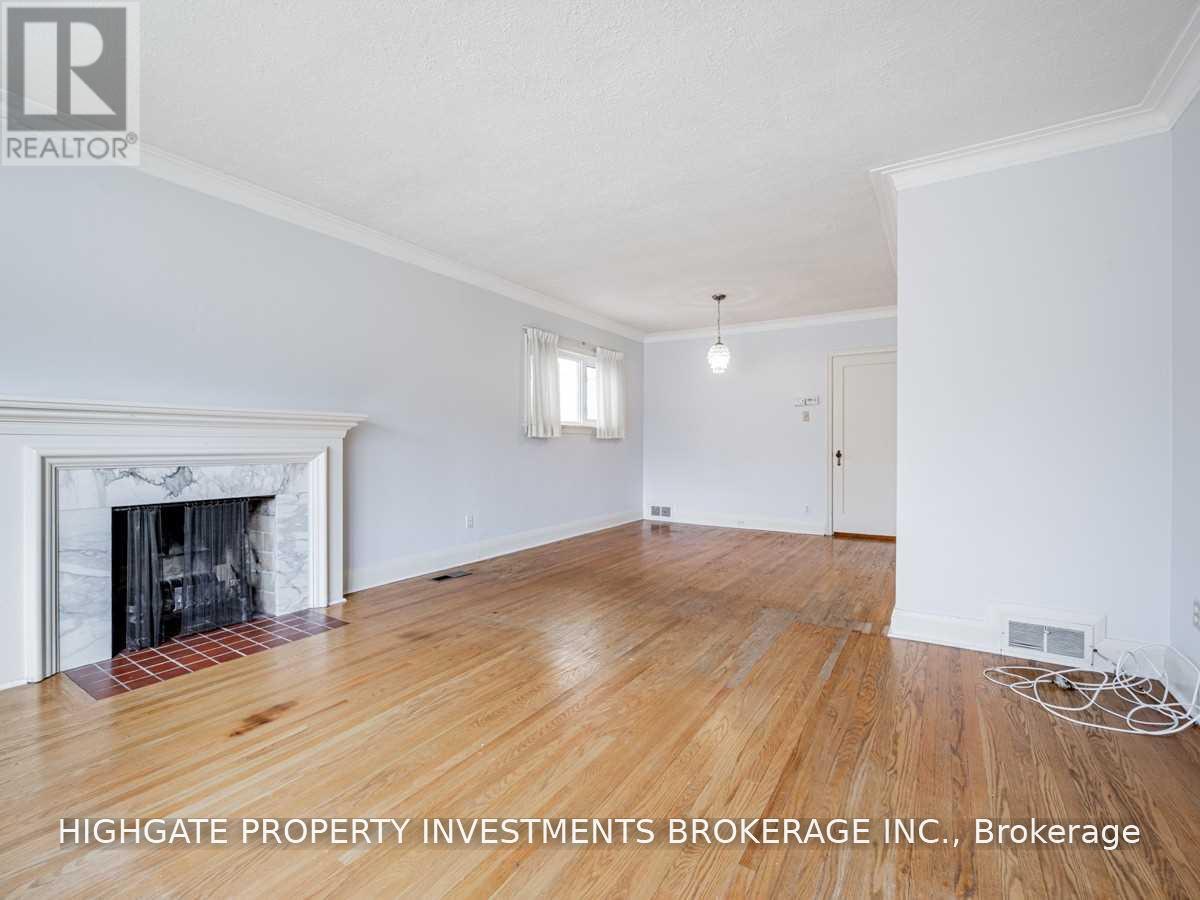 323 Rumsey Road, Toronto, Ontario  M4G 1R6 - Photo 4 - C14034108