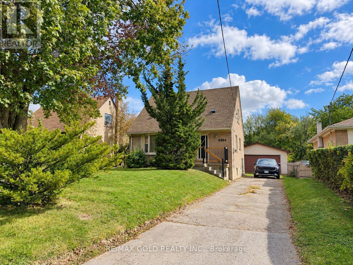 6964 Justine Drive, Mississauga, Ontario  L4T 1M3 - Photo 2 - W14034150