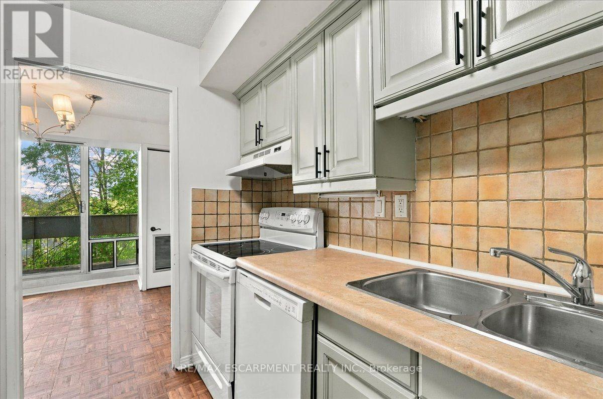322 - 1300 Marlborough Court, Oakville, Ontario  L6H 2S2 - Photo 3 - W14034176