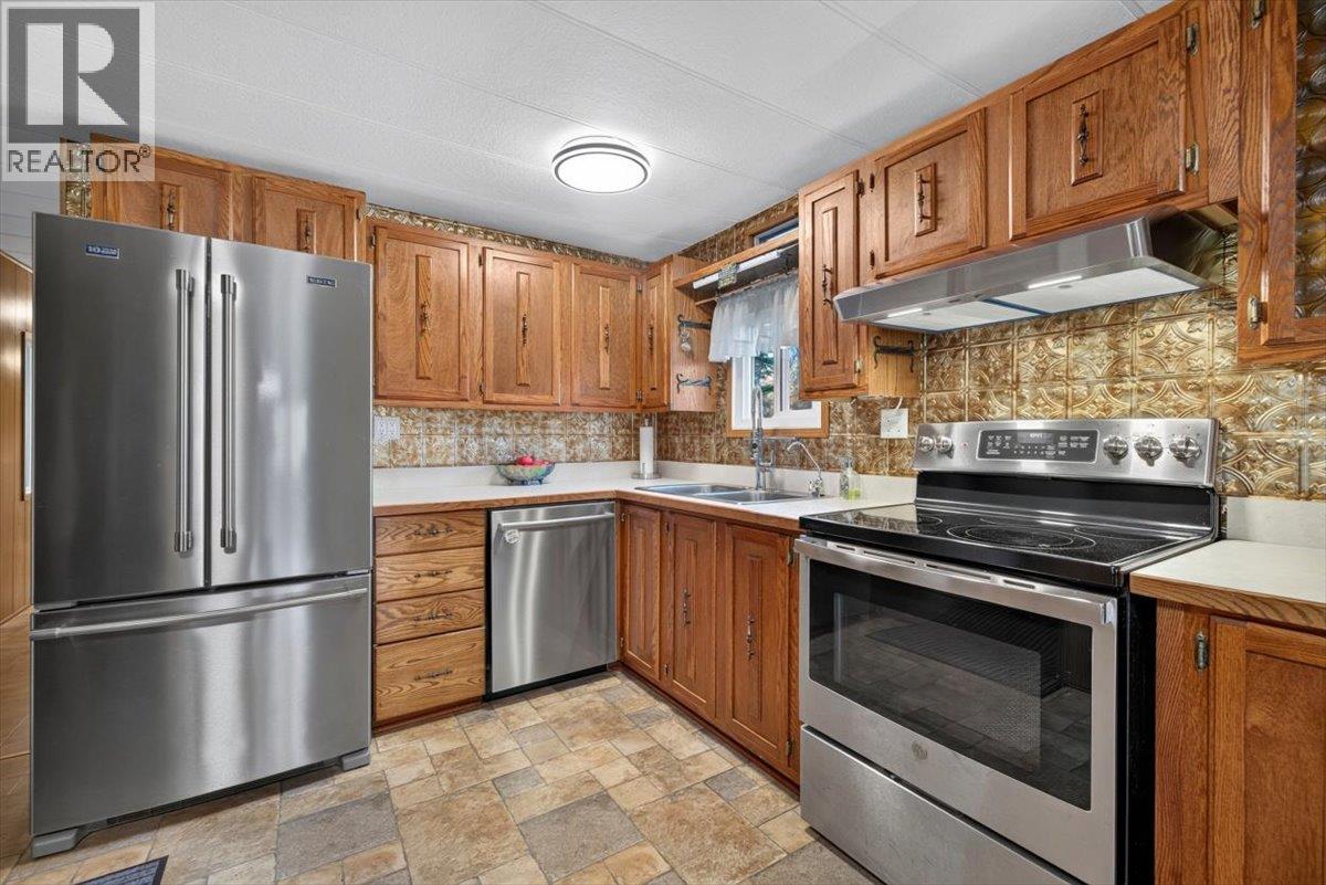 9882 Victoria Street, Fernie, British Columbia  V0B 1M5 - Photo 35 - 10403370