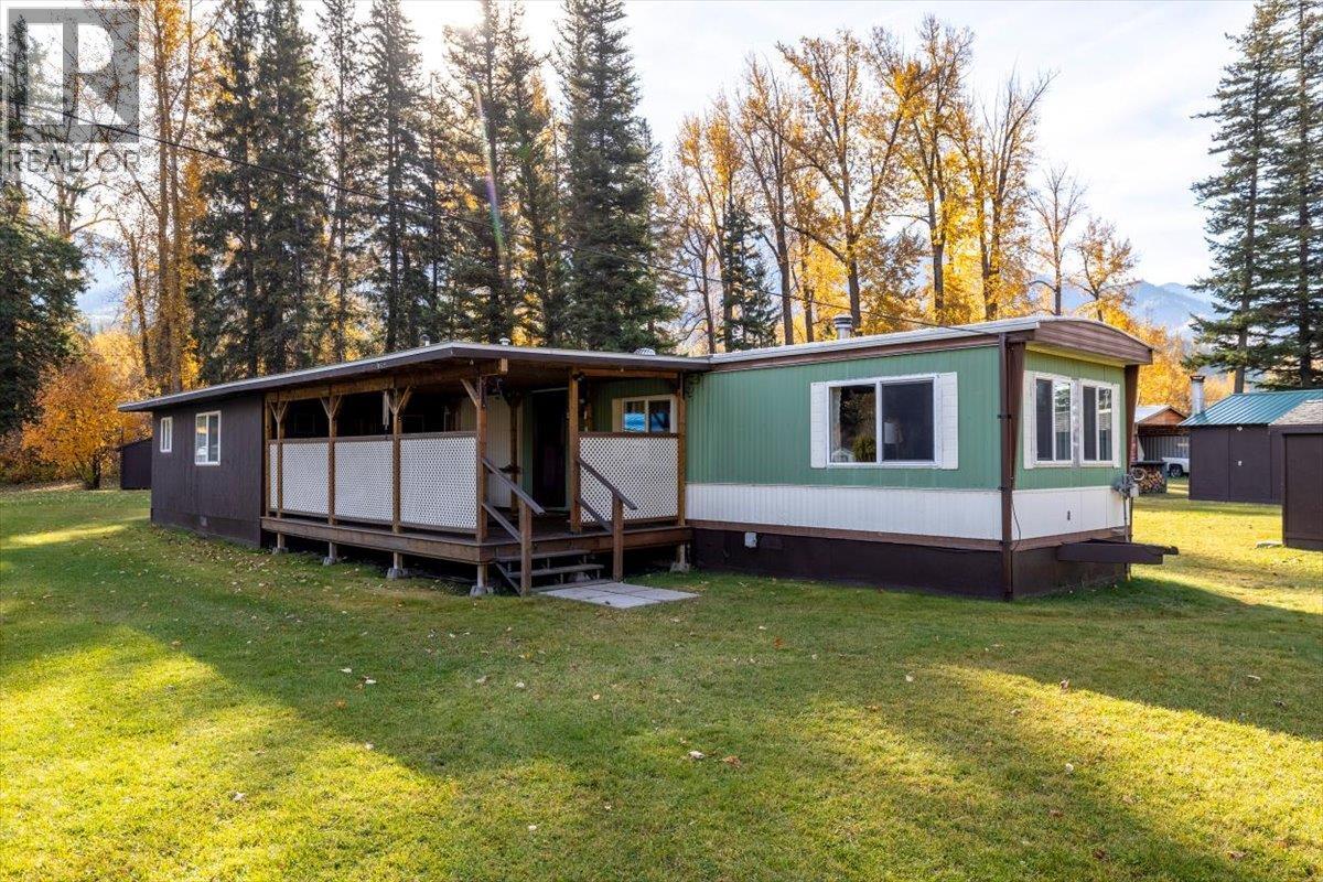 9882 Victoria Street, Fernie, British Columbia  V0B 1M5 - Photo 3 - 10403370