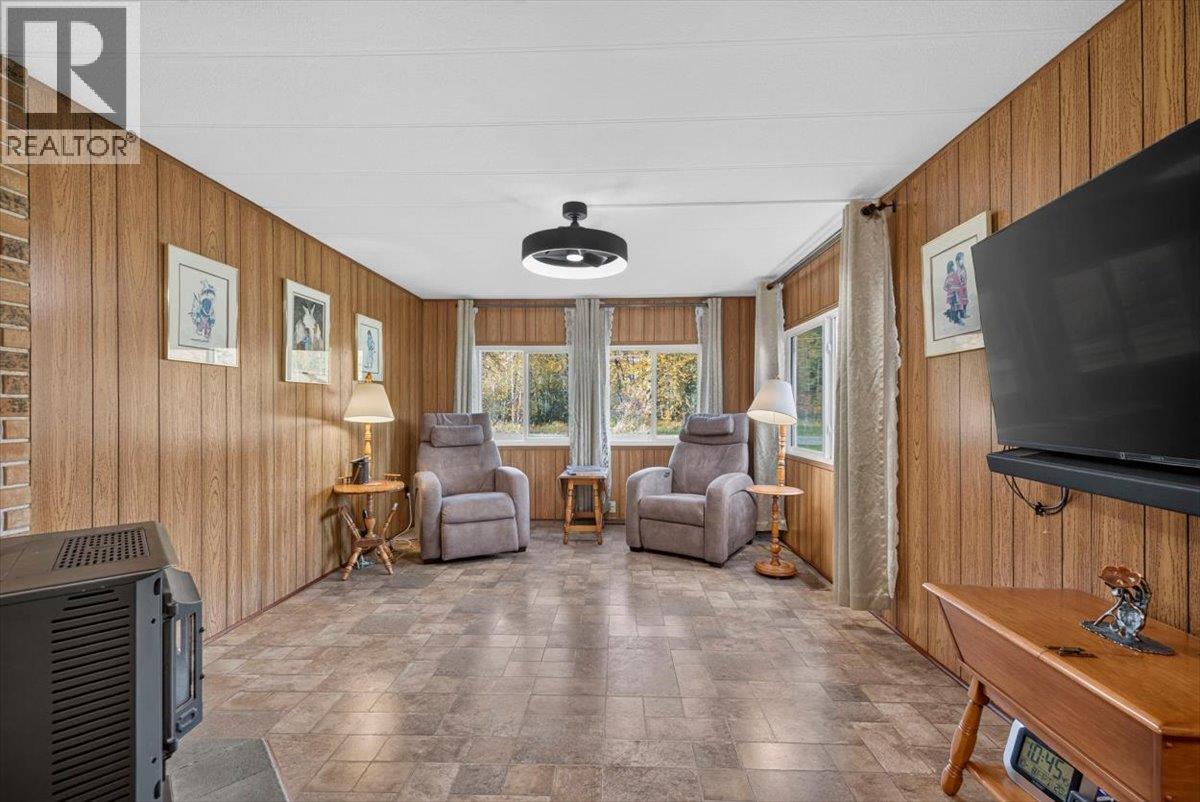 9882 Victoria Street, Fernie, British Columbia  V0B 1M5 - Photo 6 - 10403370