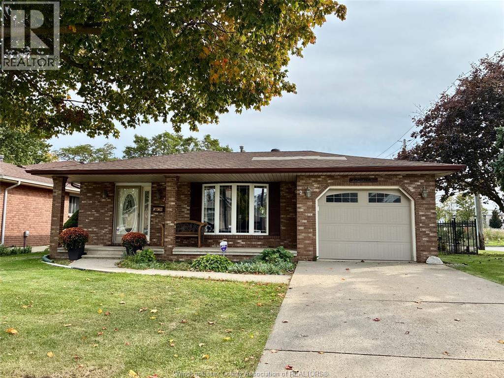 3596 HEMLOCK AVENUE, Windsor, Ontario