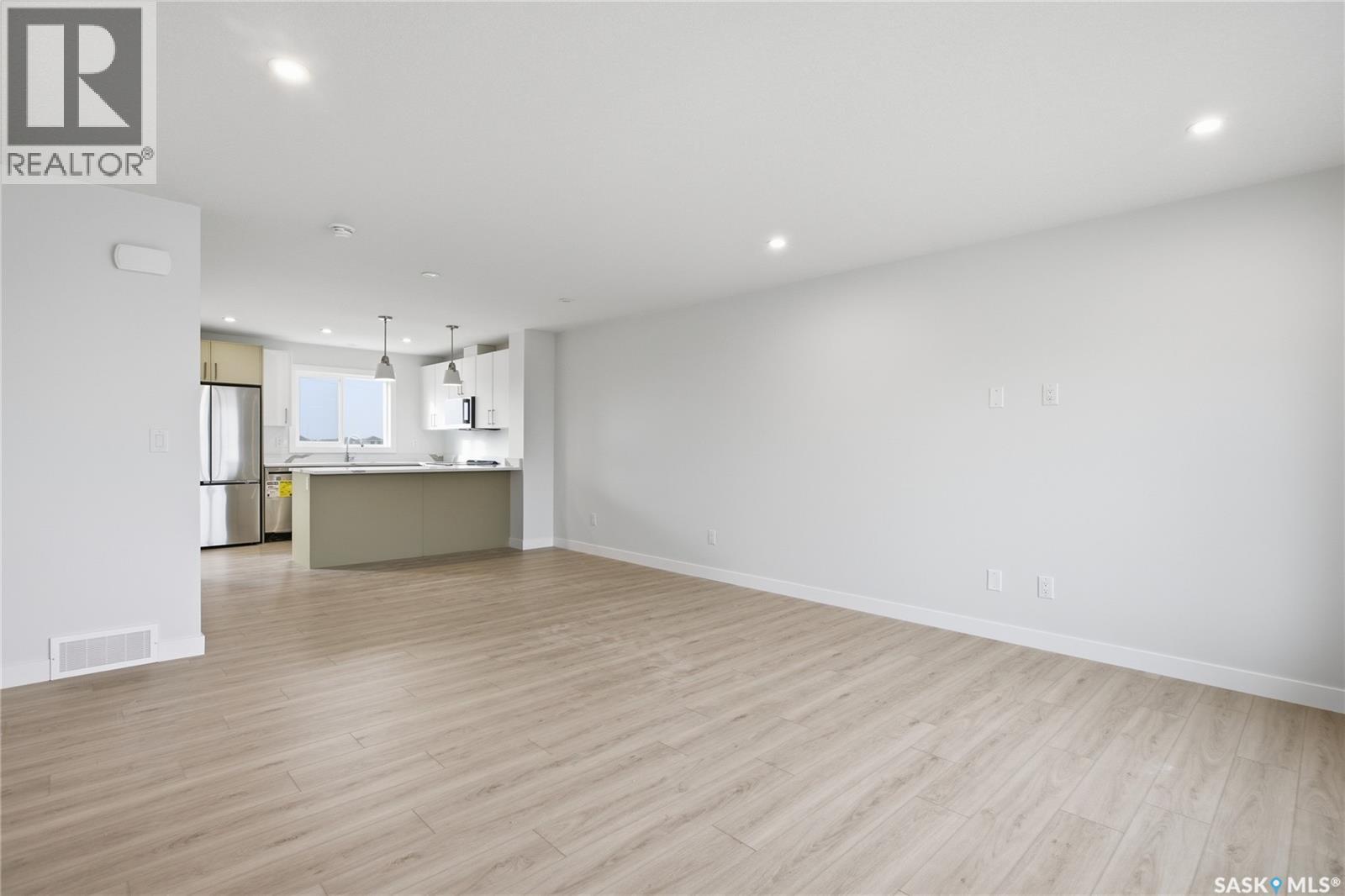 263 Mark Bend, Saskatoon, Saskatchewan  S7V 2B8 - Photo 3 - SK051046