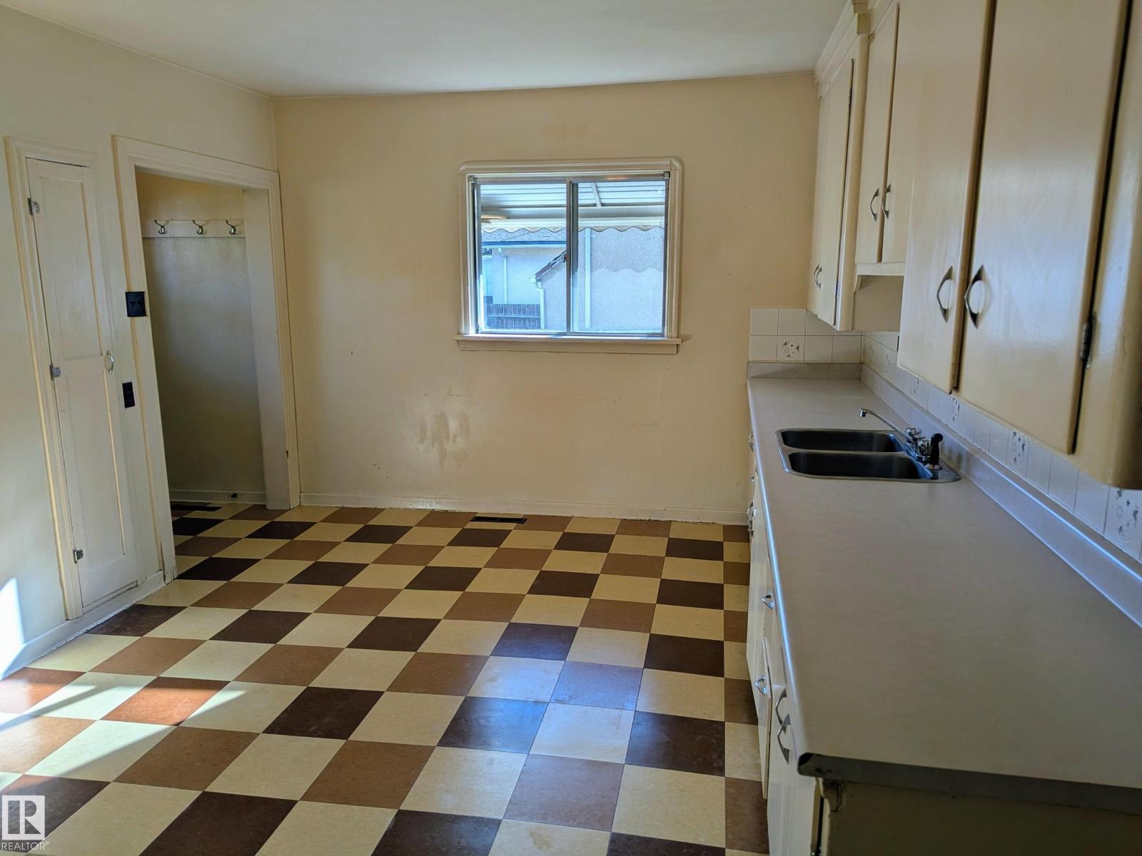 12215 101 ST NW