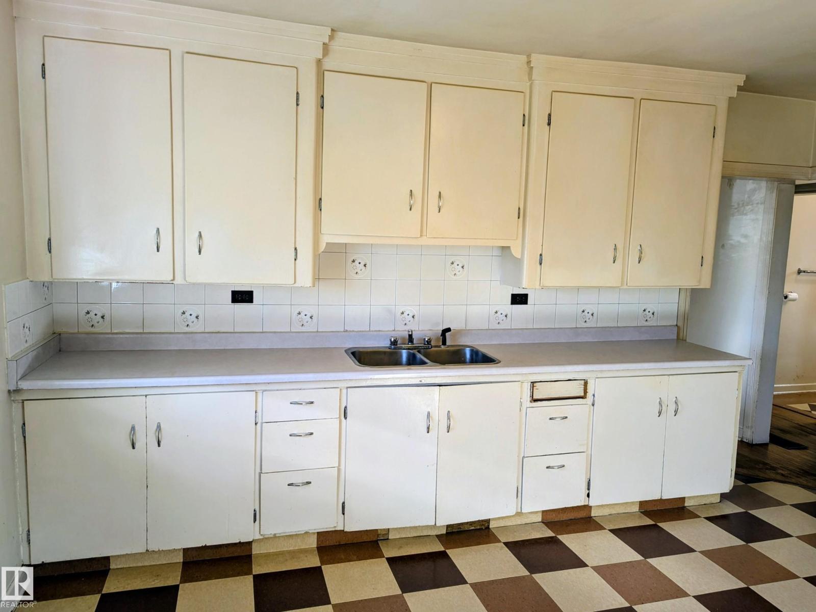12215 101 ST NW