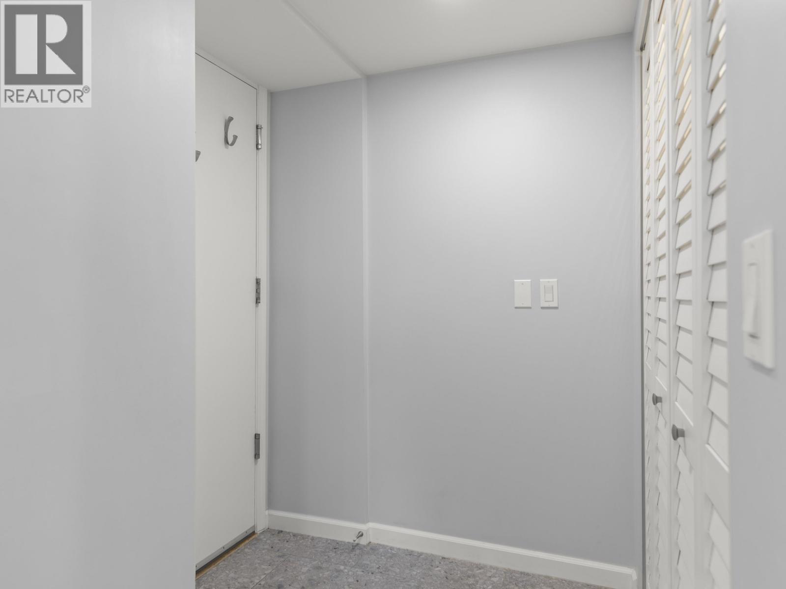 289 Drake Street, Vancouver, British Columbia  V6B 5Z6 - Photo 2 - R3175453