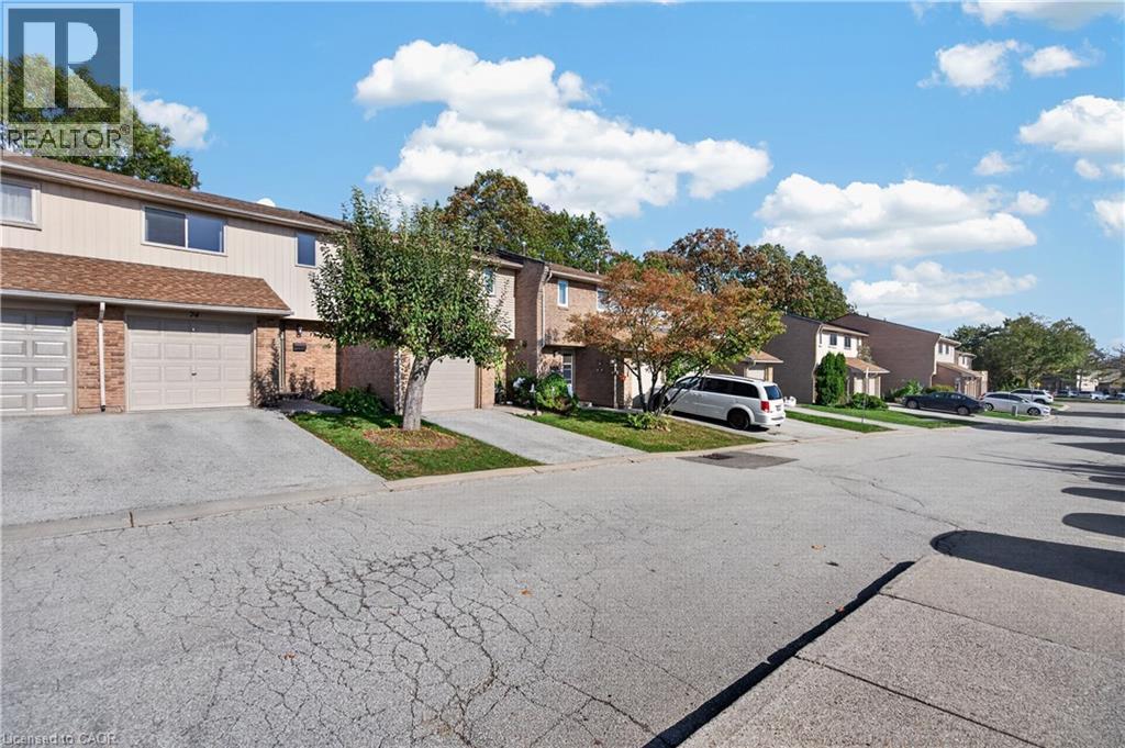 1556 Lancaster Drive Unit# 74, Oakville, Ontario  L6H 2Z4 - Photo 6 - 40871049