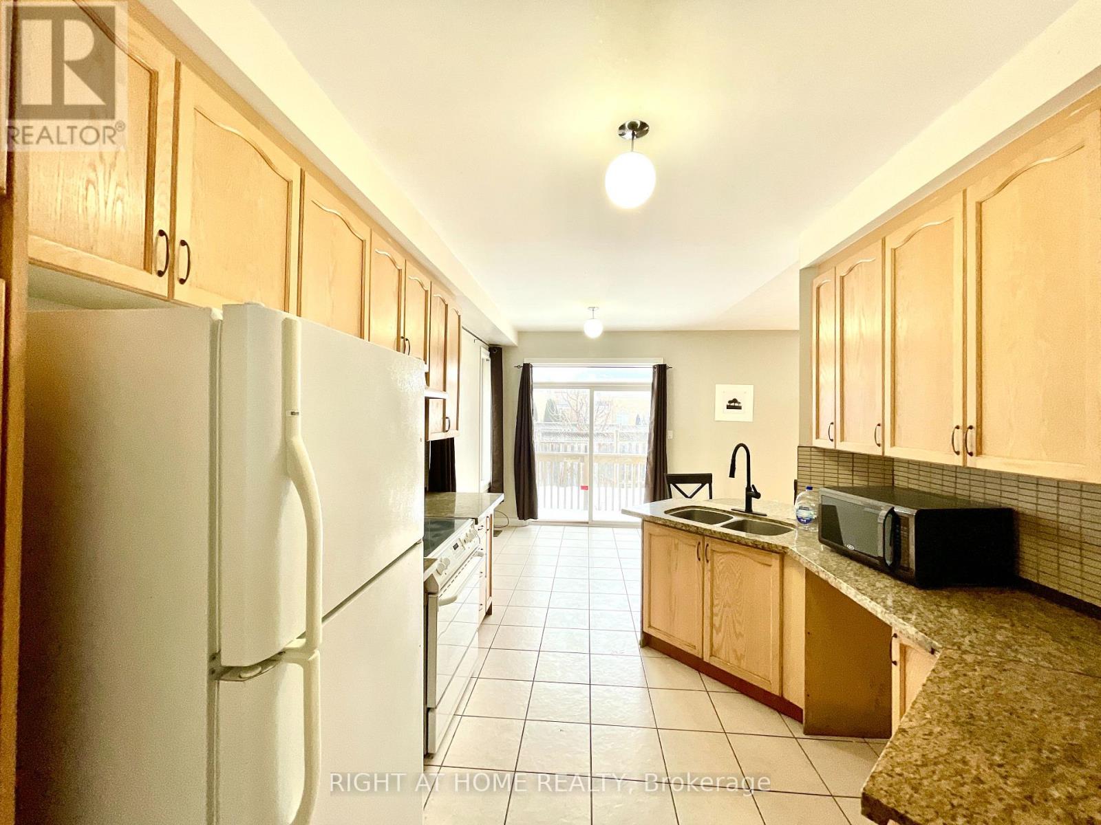 A - 10 Vanderbrink Drive, Brampton (Sandringham-Wellington), Ontario  L6R 0E5 - Photo 5 - W14034248