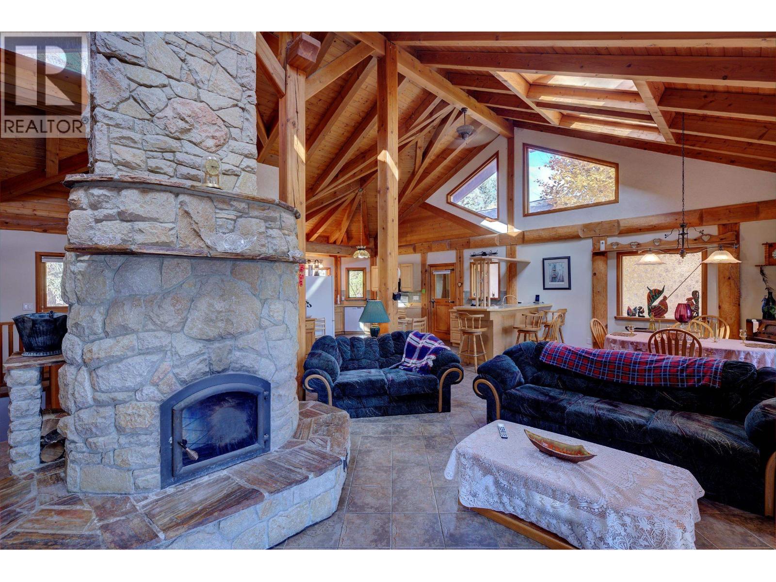 5726 WALTERS DRIVE