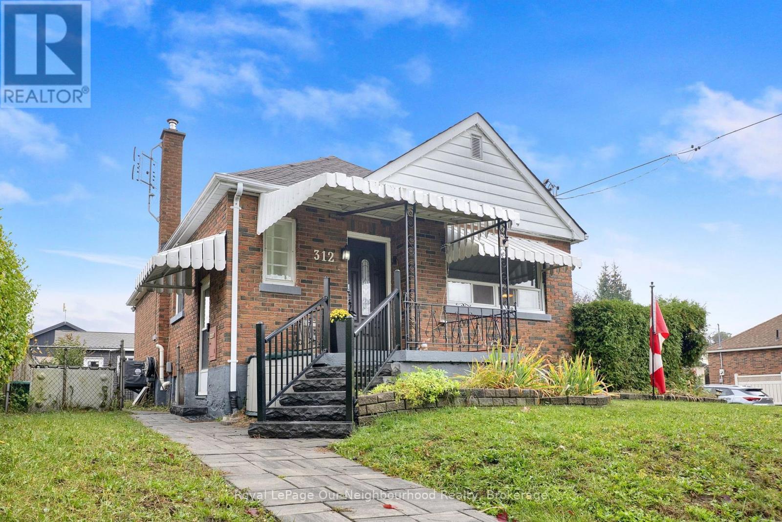 312 Gibbons Street, Oshawa (Mclaughlin), Ontario  L1J 4Y8 - Photo 2 - E14034282