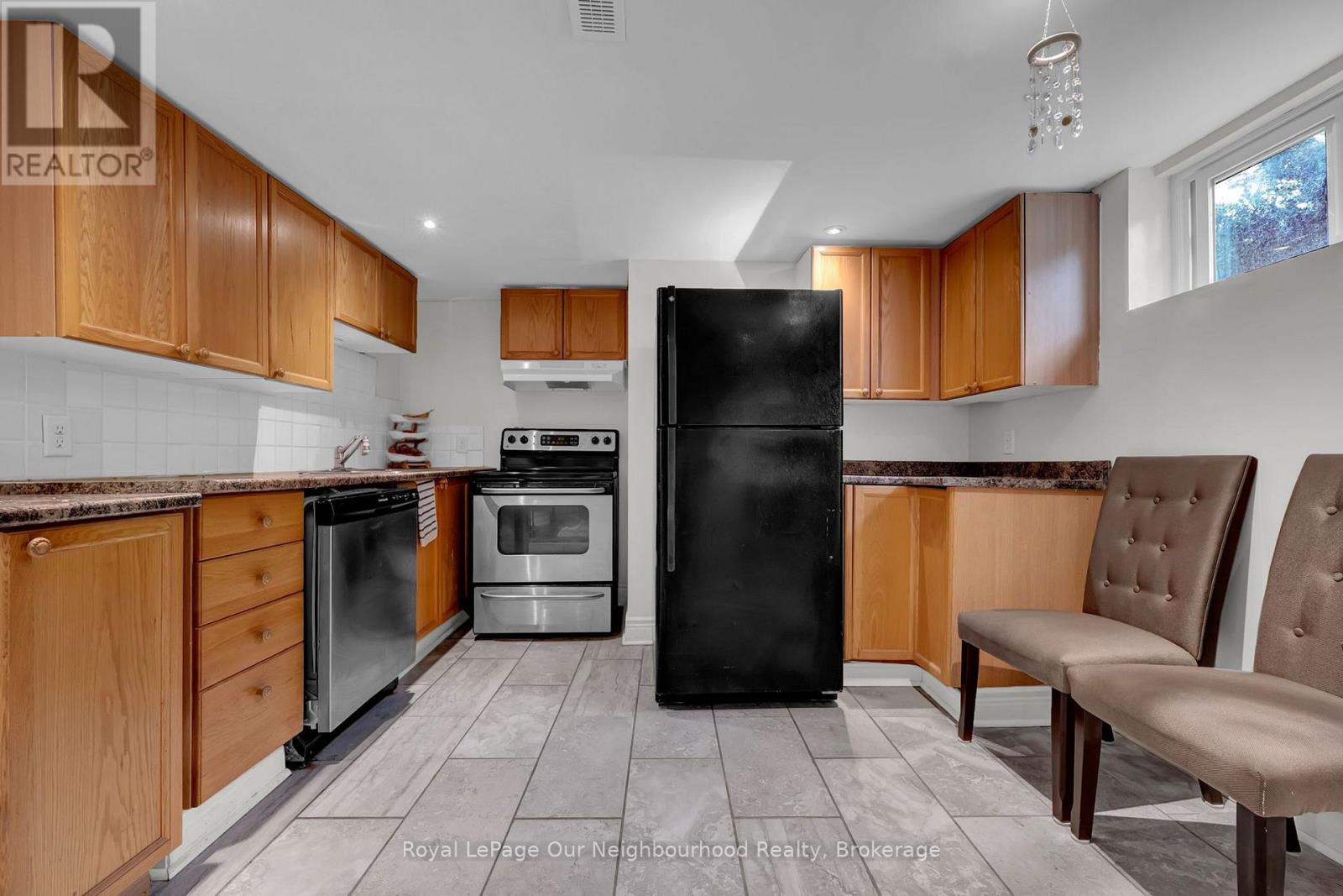 312 Gibbons Street, Oshawa (Mclaughlin), Ontario  L1J 4Y8 - Photo 28 - E14034282