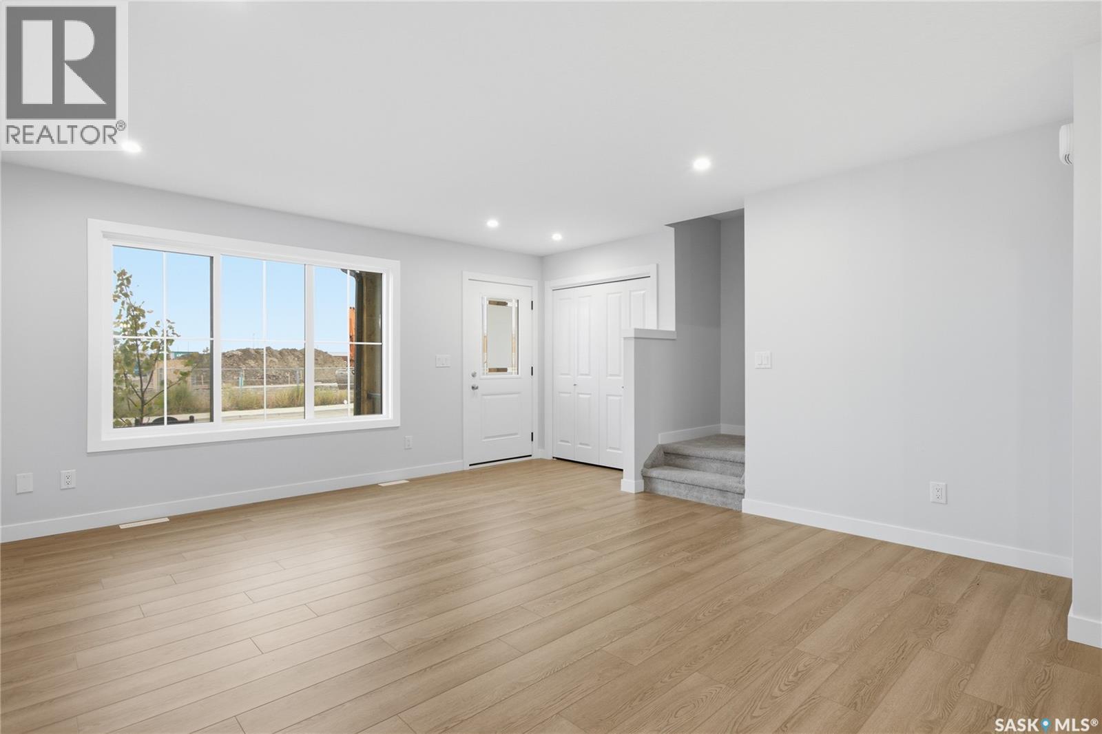 279 Mark Bend, Saskatoon, Saskatchewan  S7V 2B8 - Photo 5 - SK051143