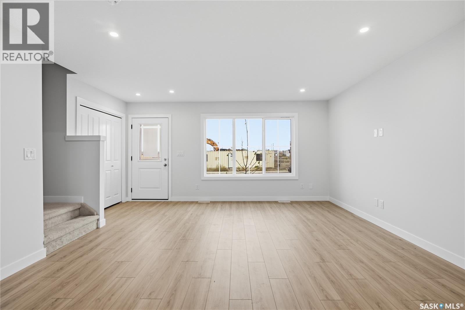 273 Mark Bend, Saskatoon, Saskatchewan  S7V 2B8 - Photo 5 - SK051142