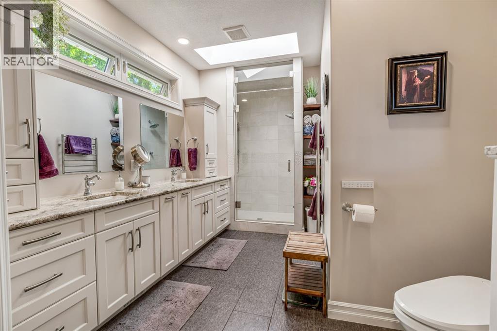 305 9 Street W