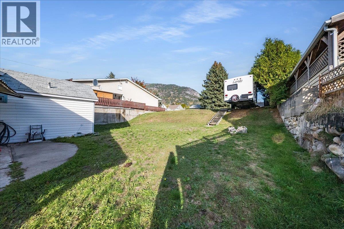 526 8th Avenue, Castlegar, British Columbia  V1N 1N6 - Photo 20 - 10403091