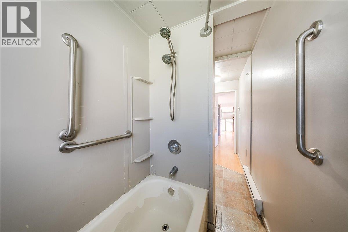526 8th Avenue, Castlegar, British Columbia  V1N 1N6 - Photo 15 - 10403091