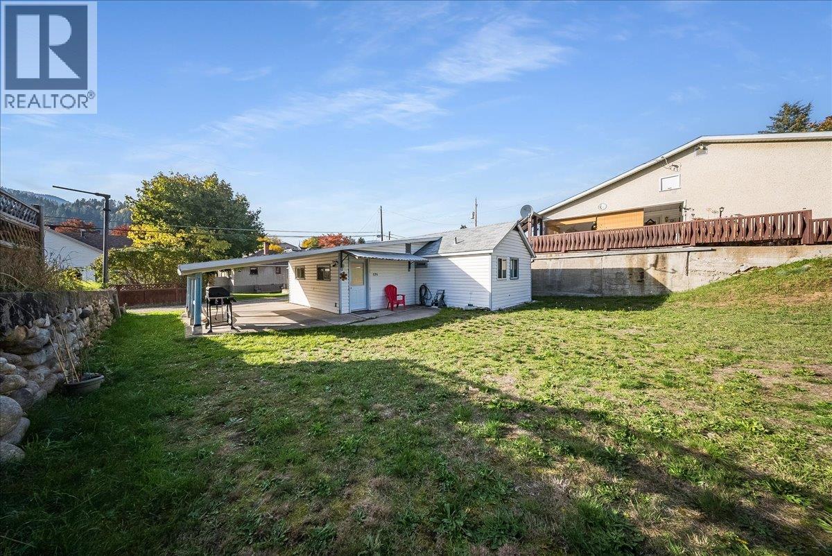 526 8th Avenue, Castlegar, British Columbia  V1N 1N6 - Photo 17 - 10403091