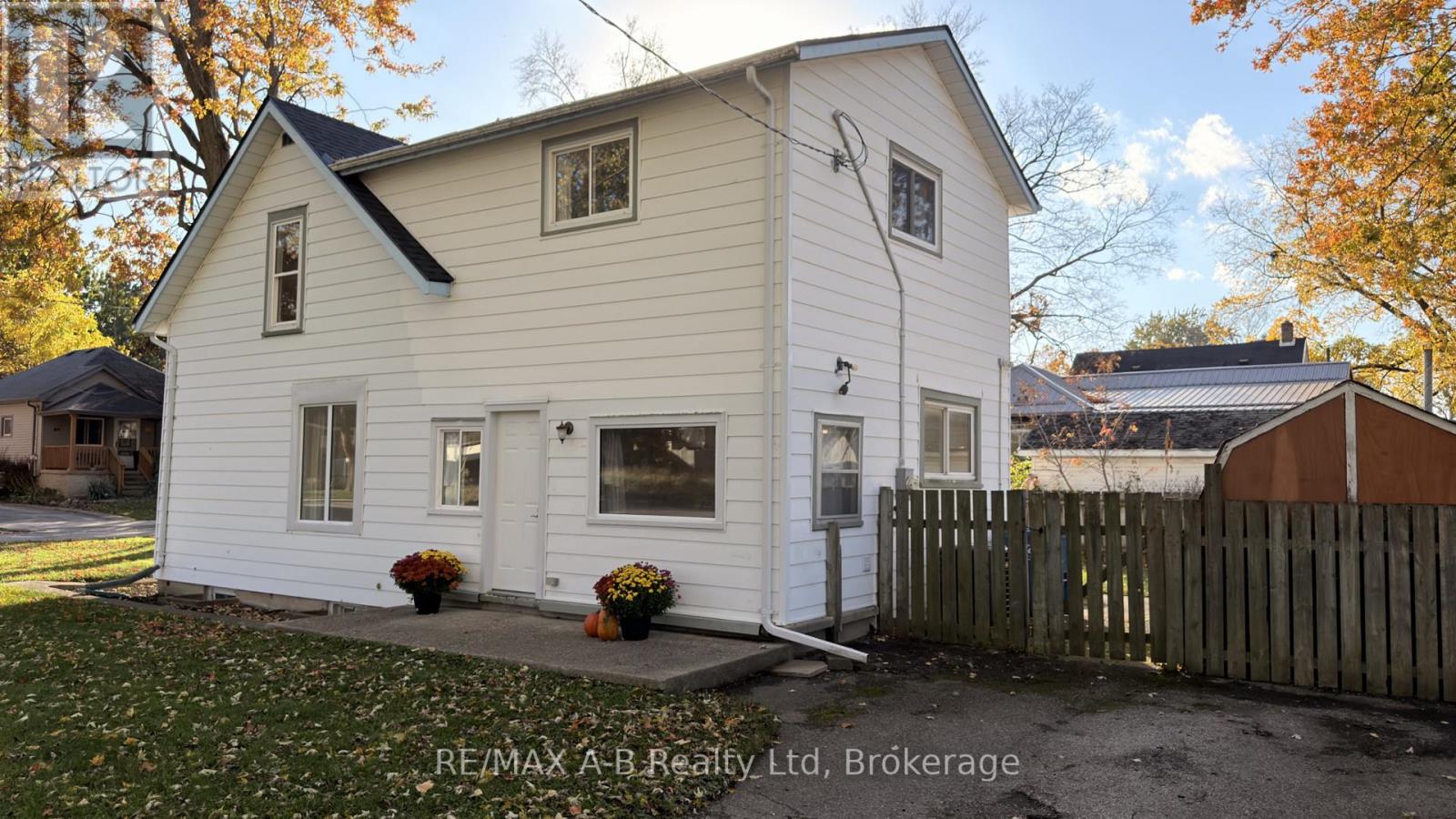 92 East Gore Street, Stratford, Ontario  N5A 3X5 - Photo 3 - X14033846