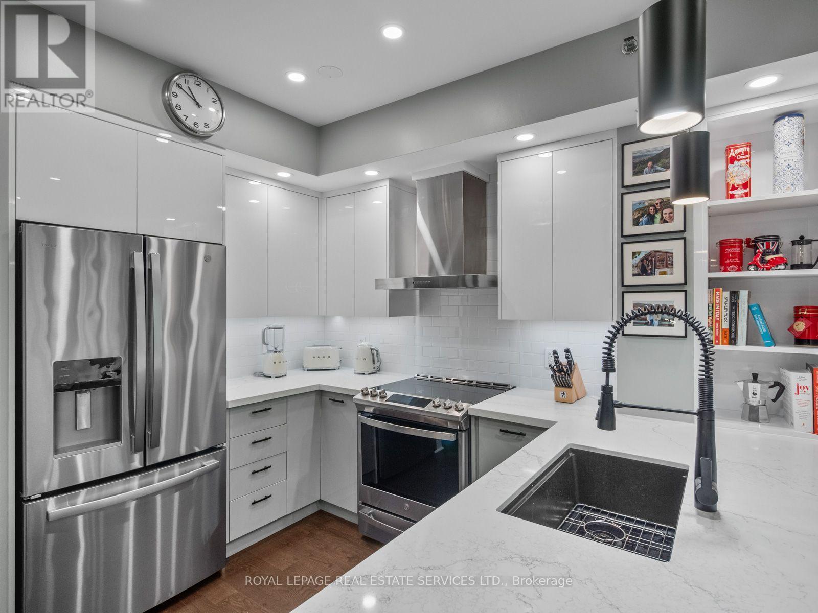 108 - 2230 Lake Shore Boulevard W, Toronto (Mimico), Ontario  M8V 0B2 - Photo 3 - W14034276