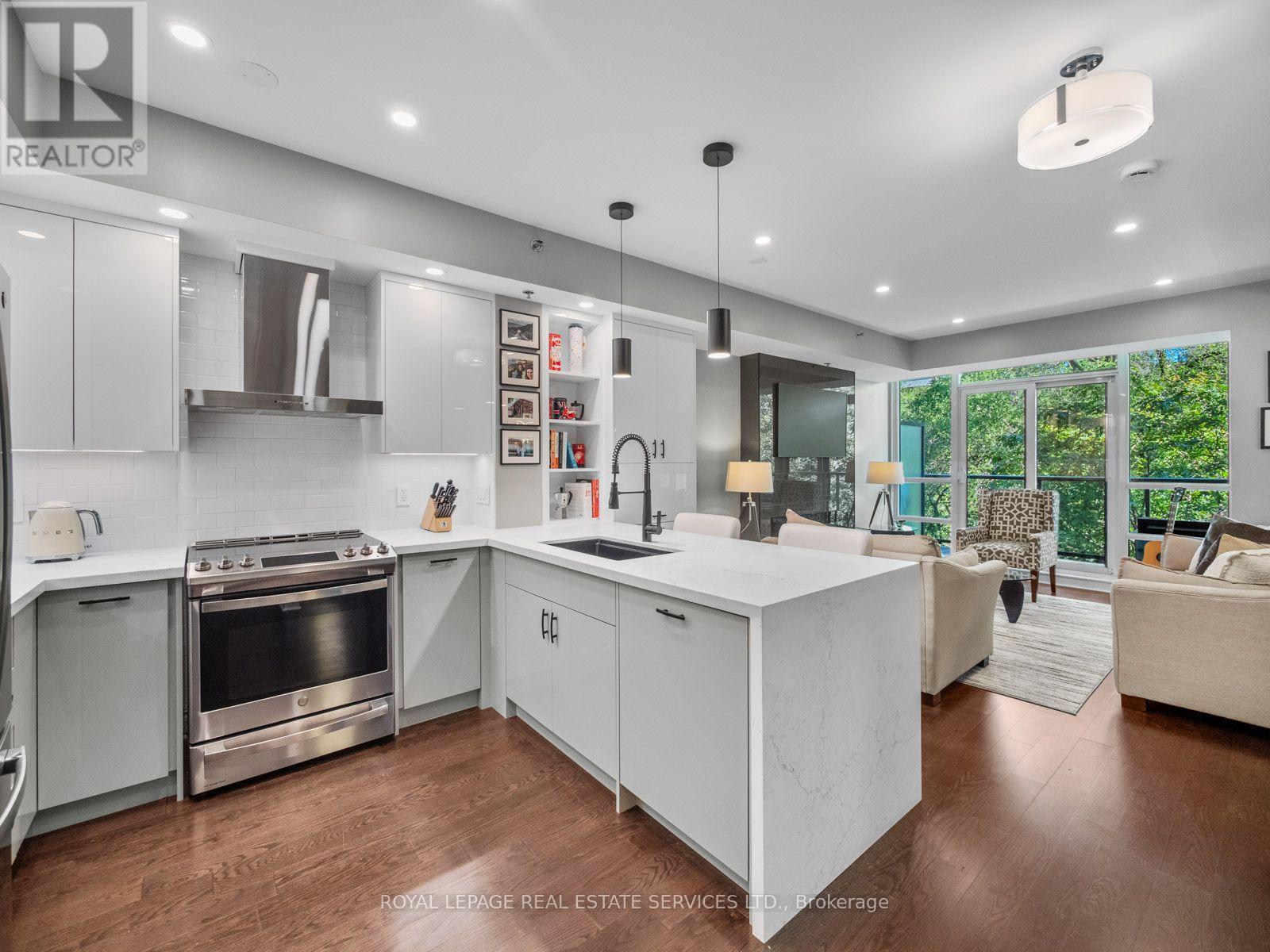 108 - 2230 Lake Shore Boulevard W, Toronto (Mimico), Ontario  M8V 0B2 - Photo 4 - W14034276