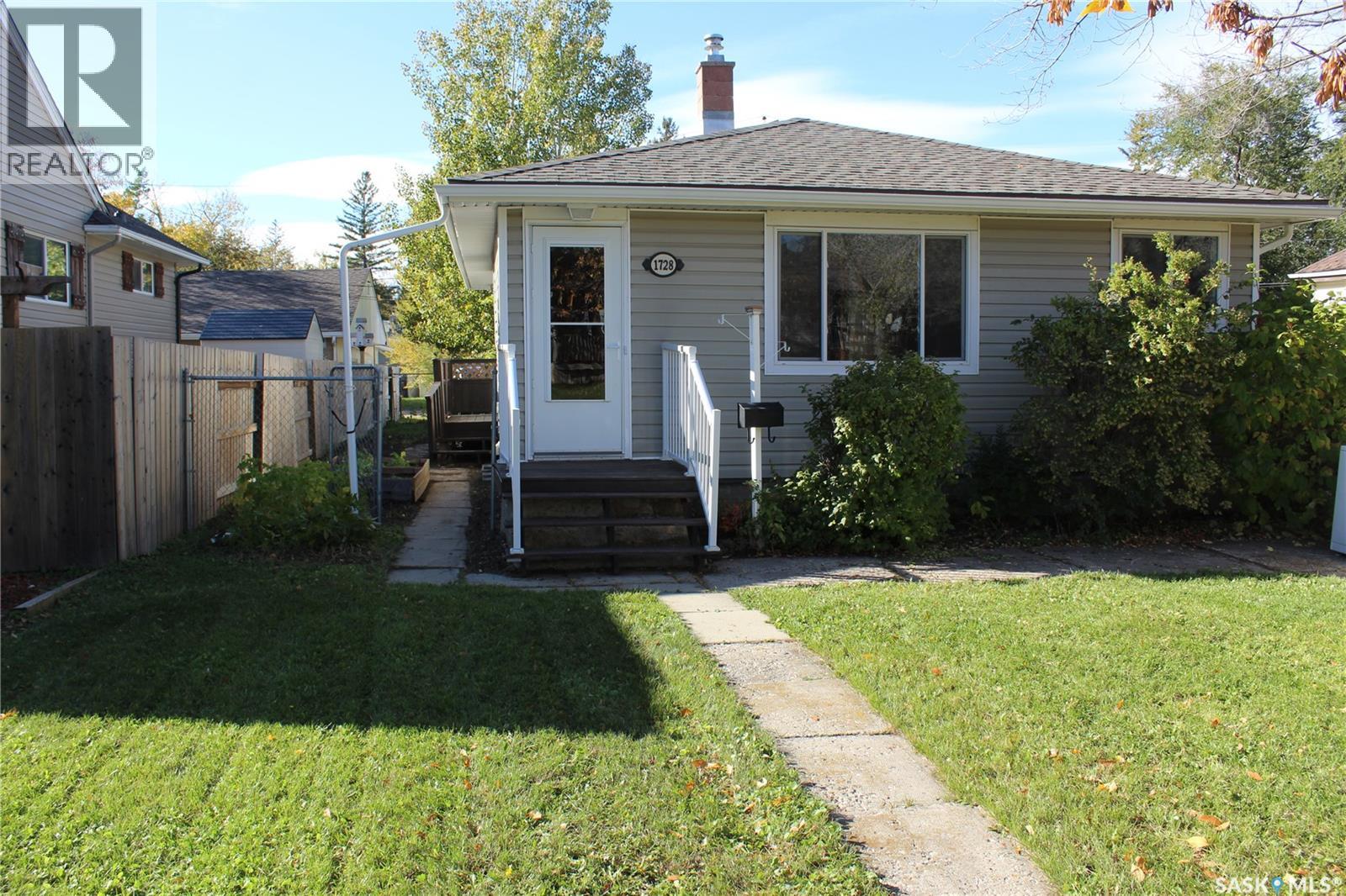 1728 Connaught Street, Regina, Saskatchewan  S4T 4T2 - Photo 1 - SK051137