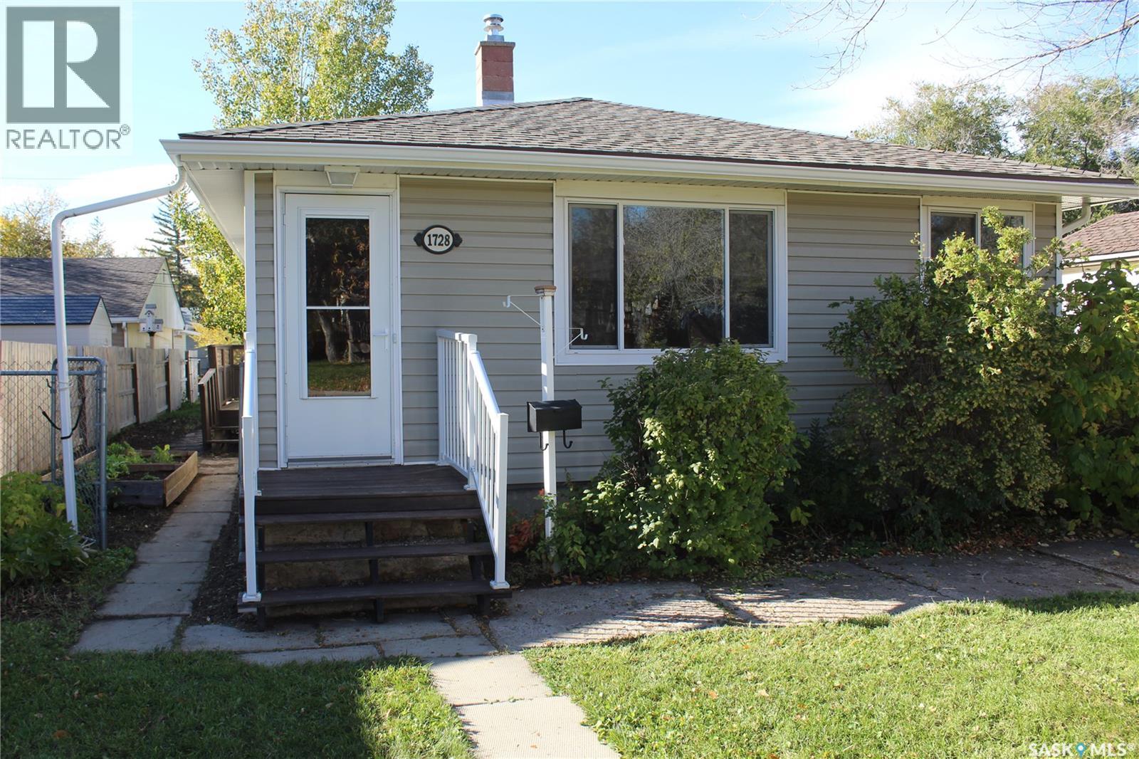 1728 Connaught Street, Regina, Saskatchewan  S4T 4T2 - Photo 2 - SK051137