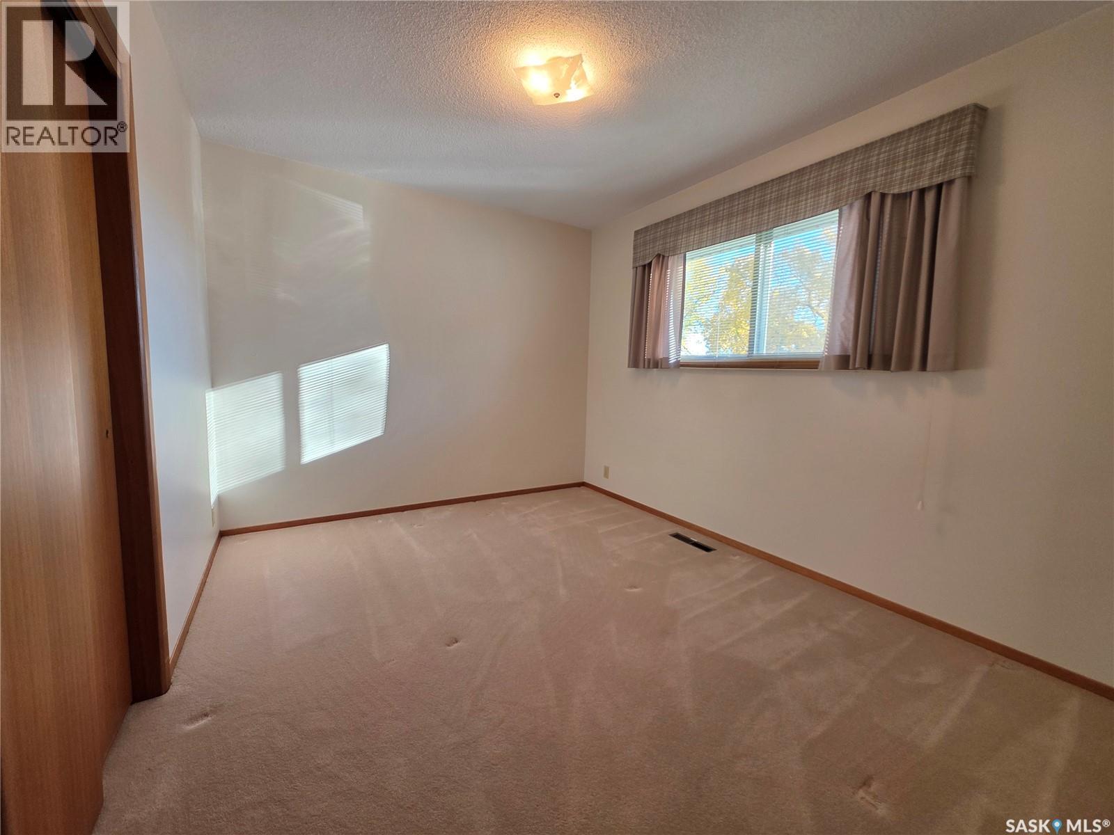 460 7th Avenue Se, Swift Current, Saskatchewan  S9H 3P9 - Photo 11 - SK051134