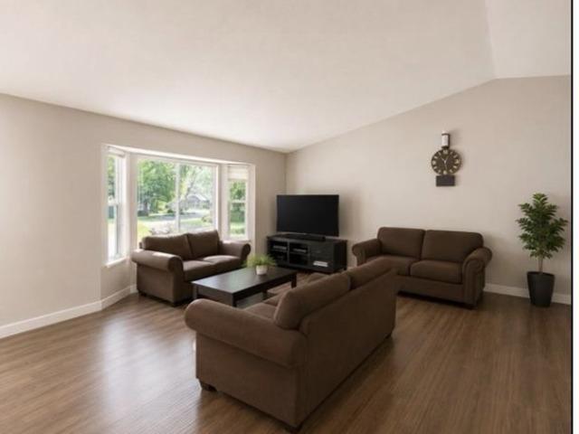 14565 91a Avenue, Surrey, British Columbia  V3R 7K6 - Photo 3 - R3175341