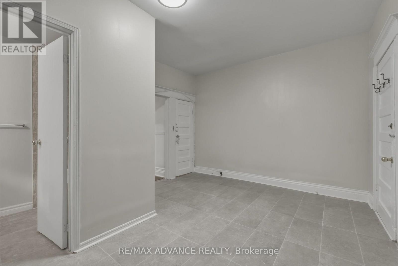 82a Augusta Avenue, Toronto, Ontario  M5T 2L1 - Photo 17 - C13877000