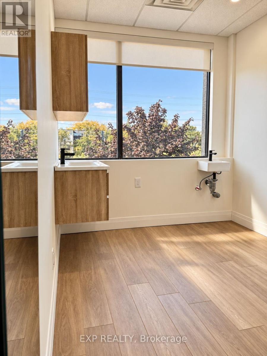 203 - 1090 Dundas Street E, Mississauga, Ontario  L4Y 2B8 - Photo 1 - W14033956