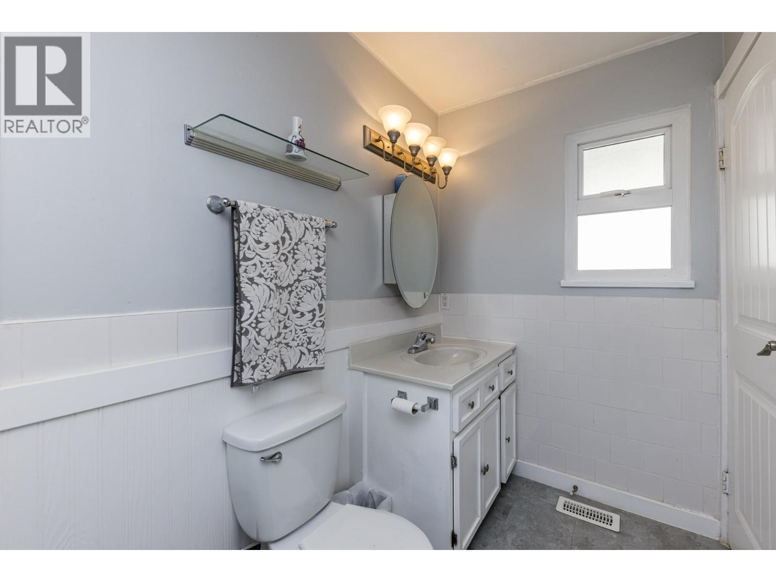 741 E 18th Street, North Vancouver, British Columbia  V7L 2Y7 - Photo 19 - R3175496