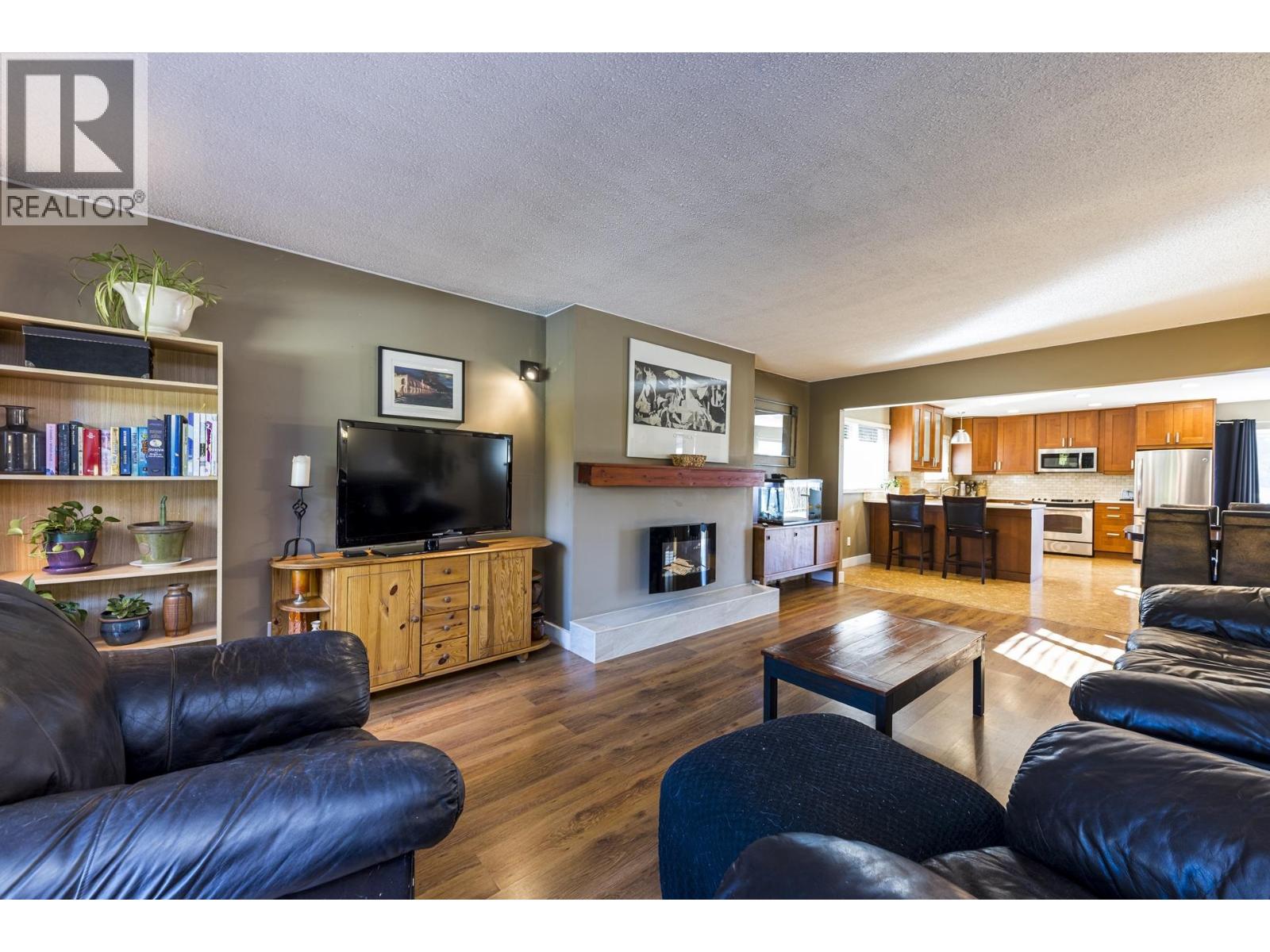 741 E 18th Street, North Vancouver, British Columbia  V7L 2Y7 - Photo 4 - R3175496