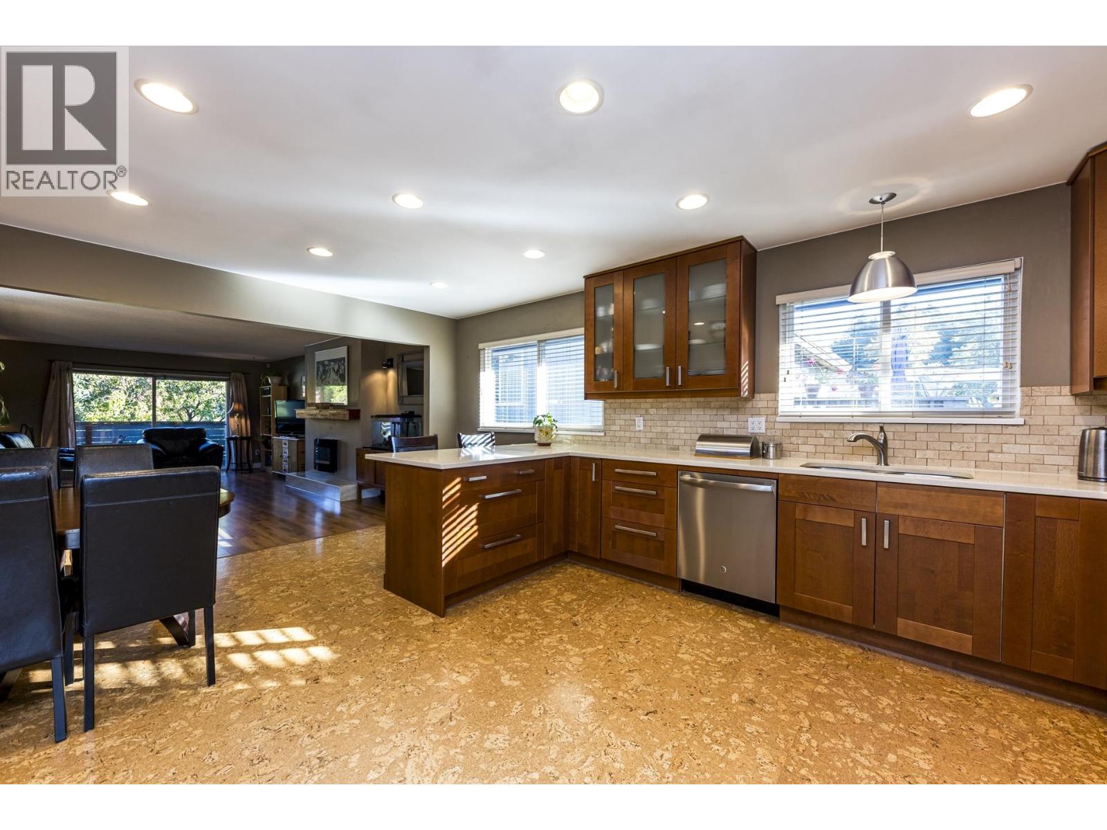 741 E 18th Street, North Vancouver, British Columbia  V7L 2Y7 - Photo 6 - R3175496