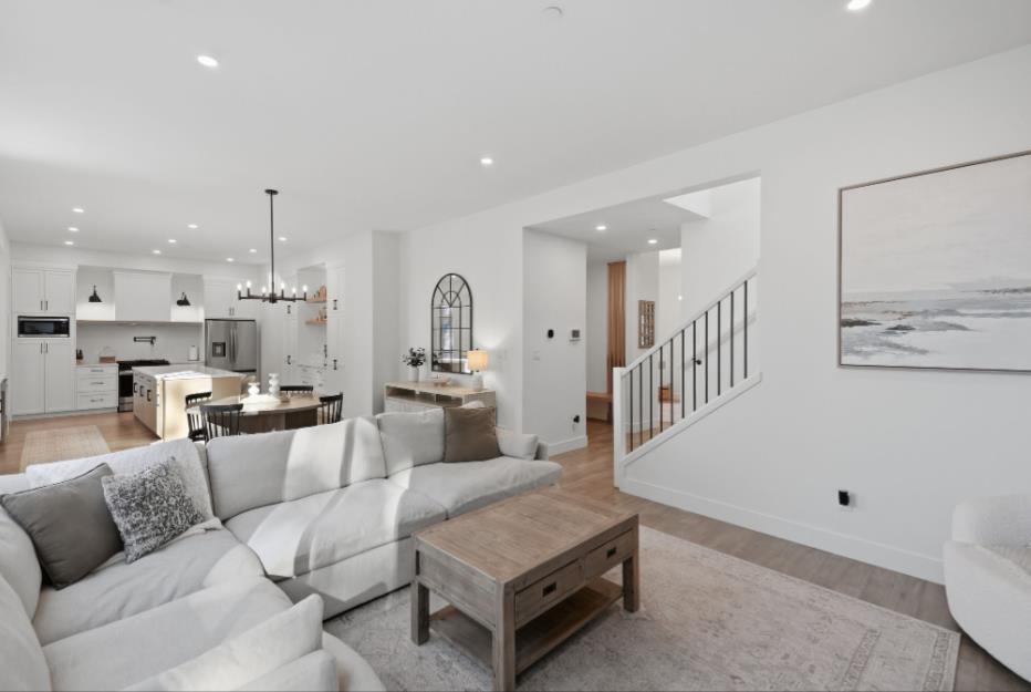 9 7259 RAMSAY PLACE|Eastern Hillsides