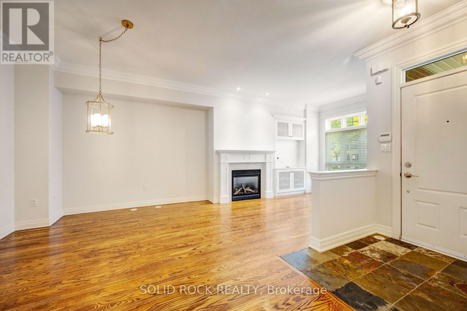 13 Compass Way, Mississauga, Ontario  L5G 4T8 - Photo 4 - W14034348