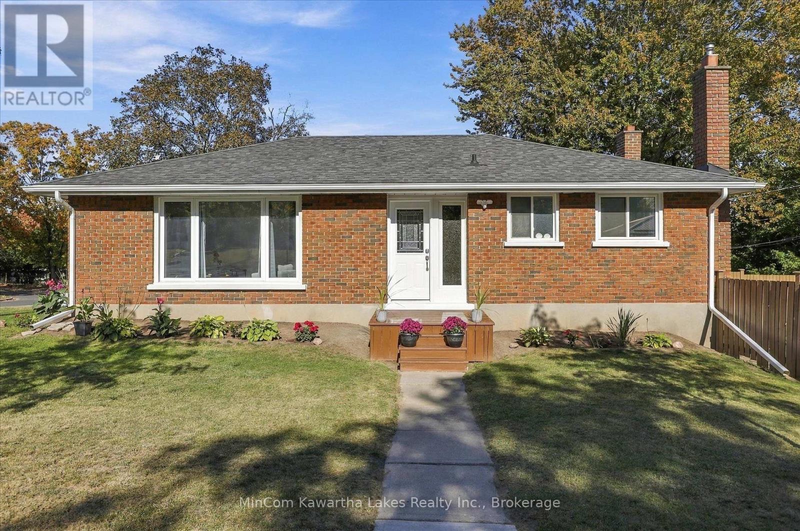 398 Applegrove Avenue, Peterborough, Ontario  K9H 5L7 - Photo 2 - X14034384
