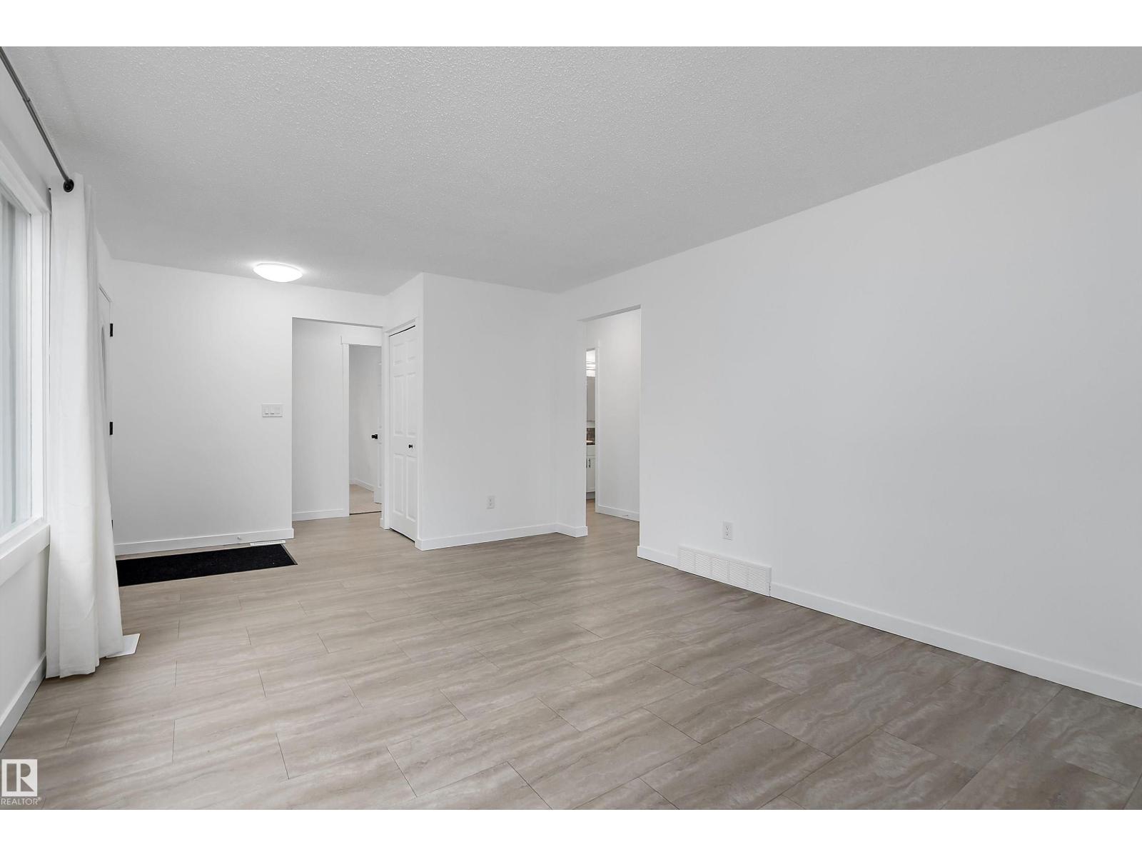 8612 30 AV NW NW