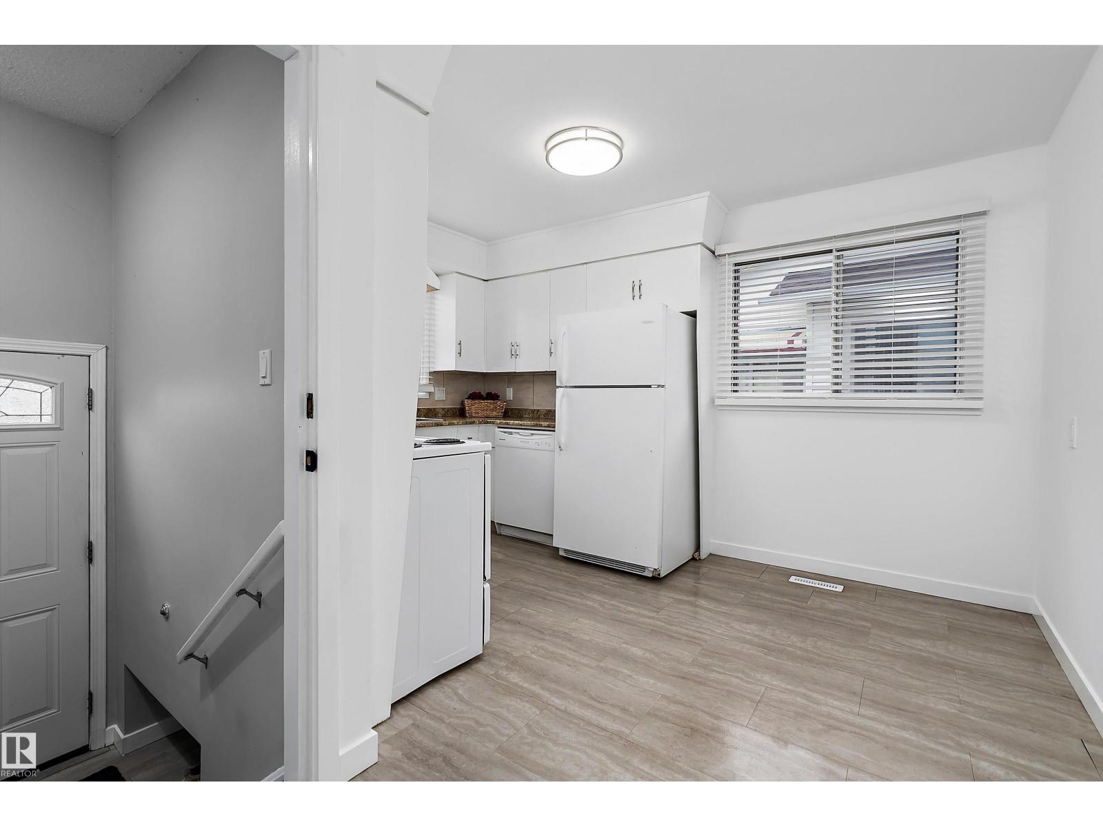8612 30 AV NW NW