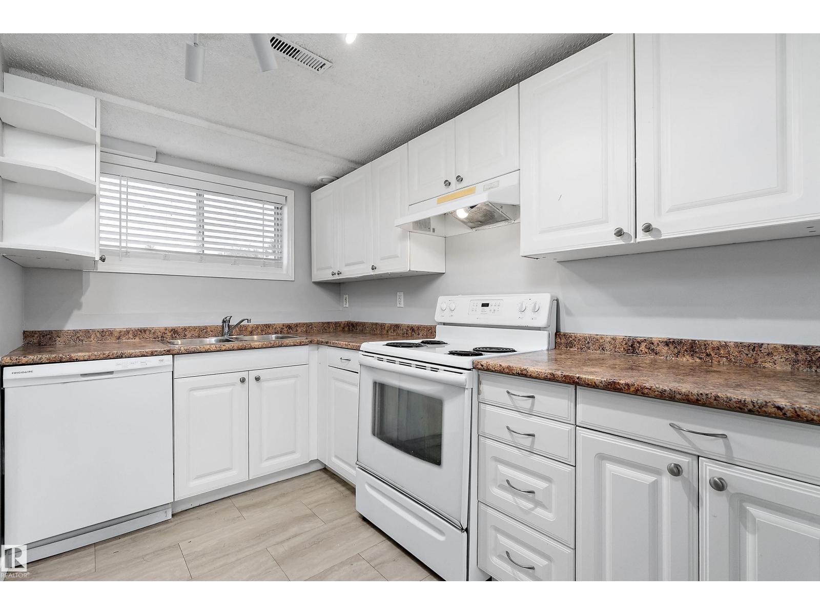 8612 30 AV NW NW