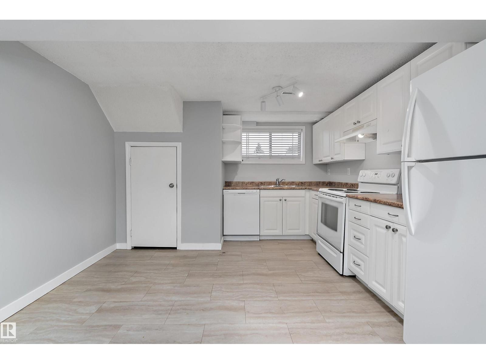 8612 30 AV NW NW