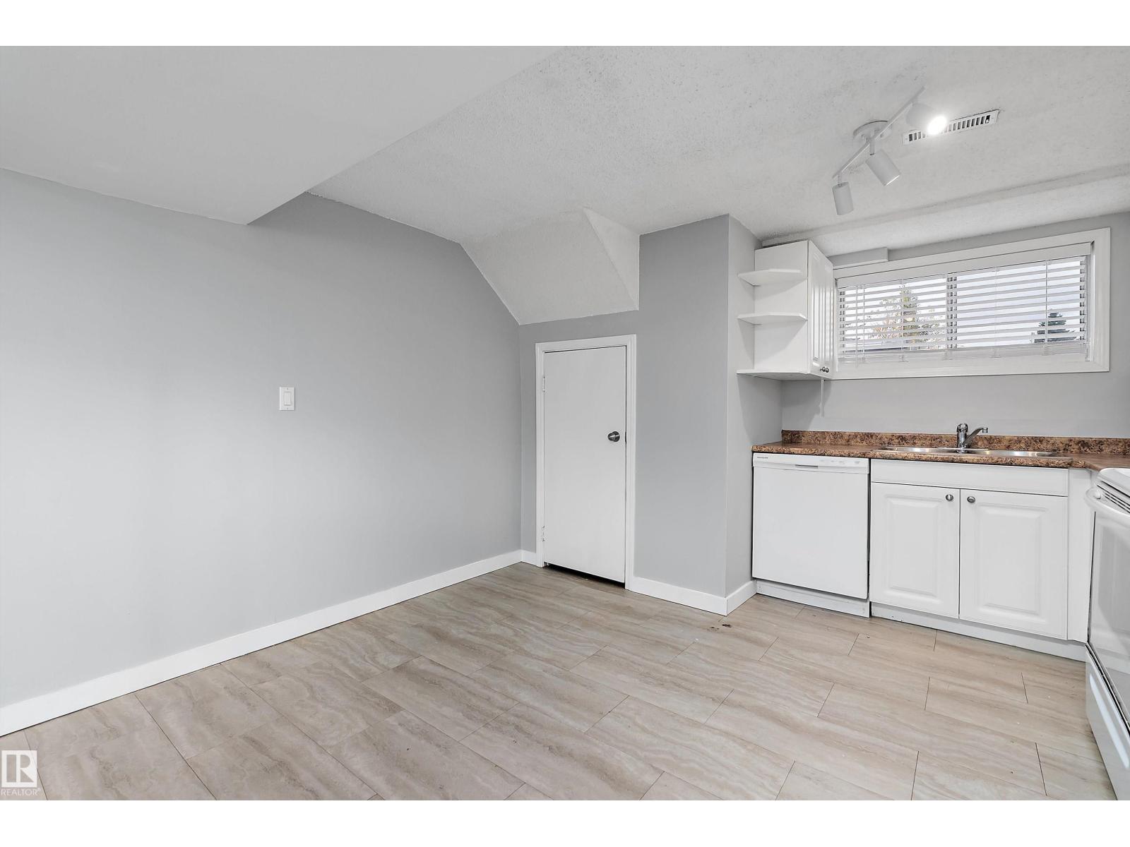 8612 30 AV NW NW