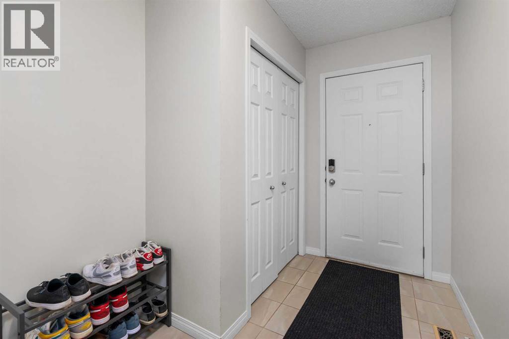 231 Copperfield Lane Se, Calgary, Alberta  T2Z 4T3 - Photo 4 - A2352512
