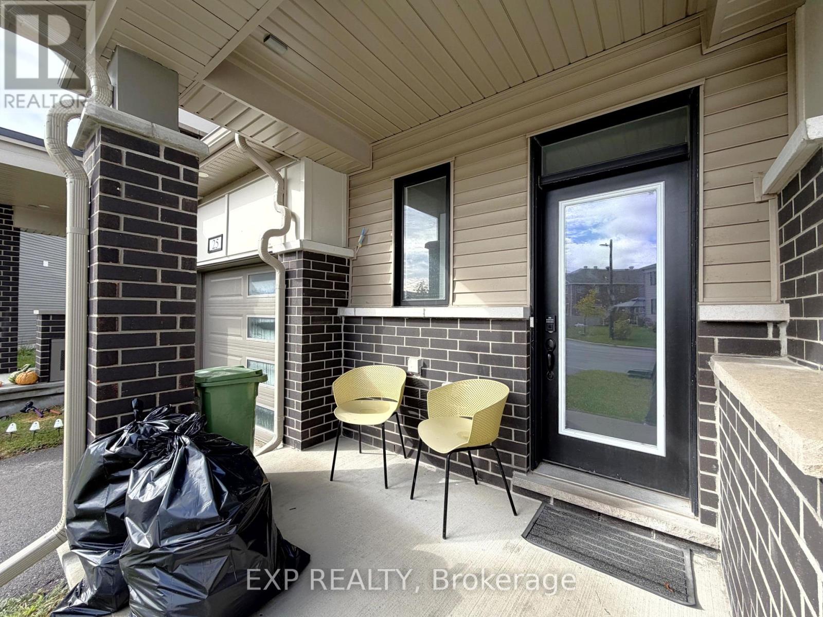 27 Bermondsey Way, Ottawa, Ontario K2S 2Y7 - Photo 2 - X14034412