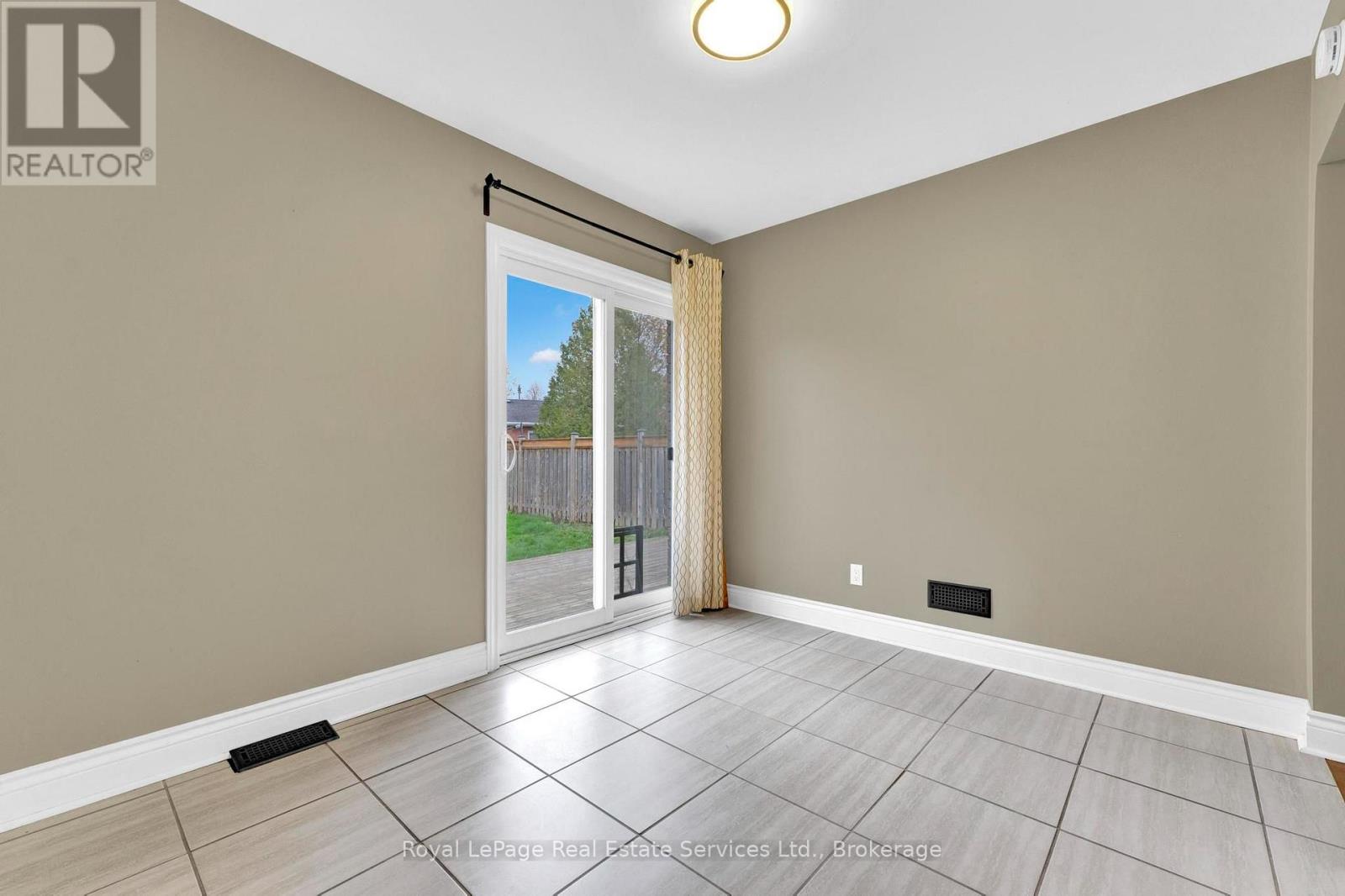 Main Floor - 65 Cumming Court, Hamilton, Ontario  L9G 1V4 - Photo 10 - X14034402