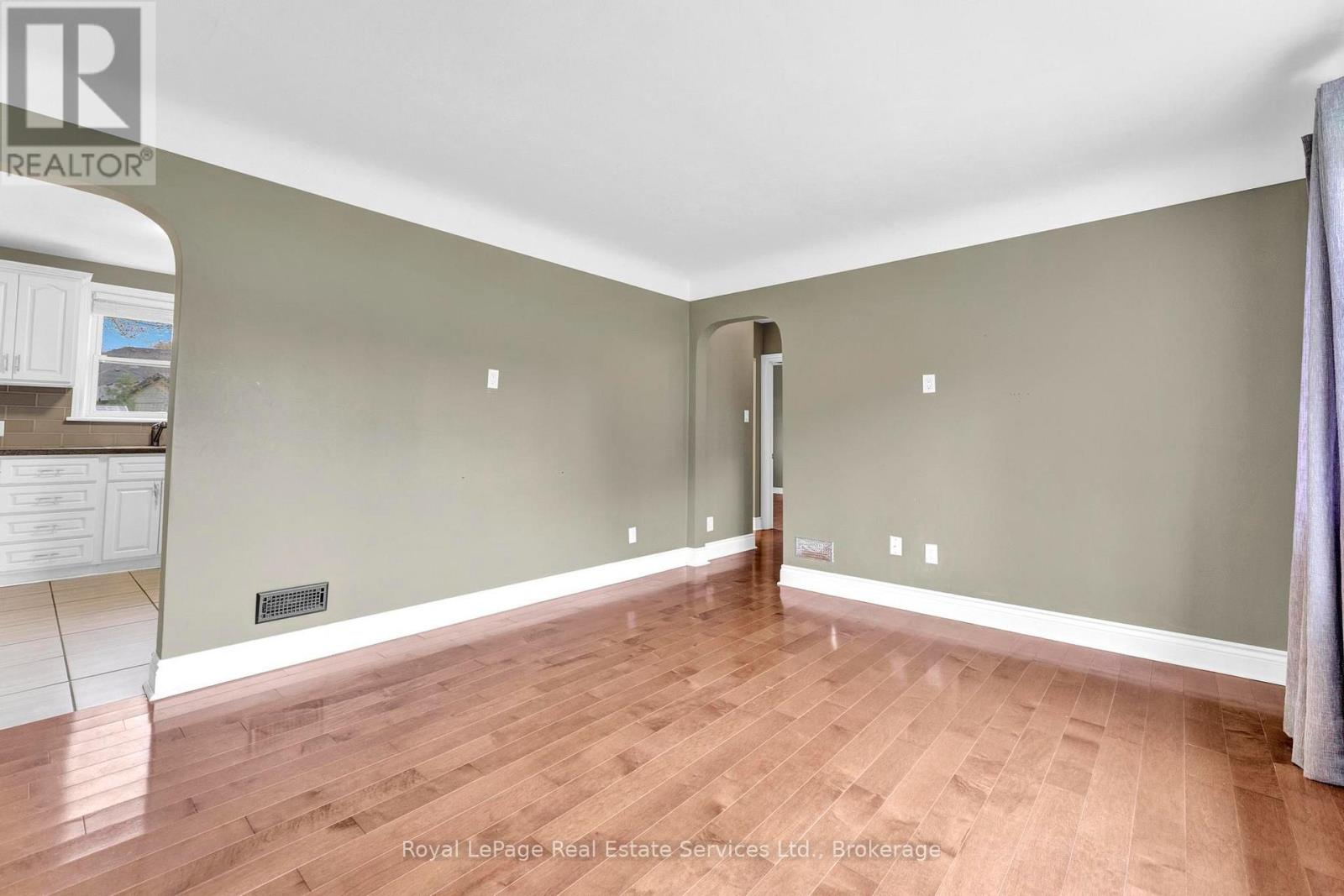 Main Floor - 65 Cumming Court, Hamilton, Ontario  L9G 1V4 - Photo 3 - X14034402