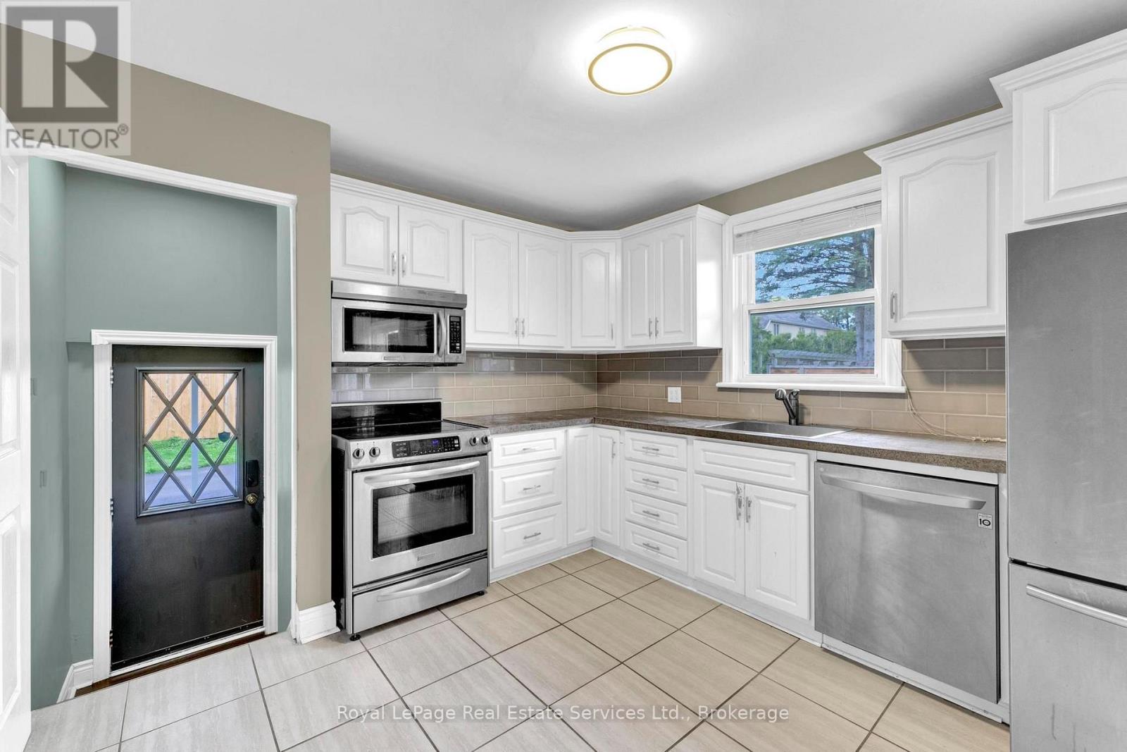 Main Floor - 65 Cumming Court, Hamilton, Ontario  L9G 1V4 - Photo 6 - X14034402